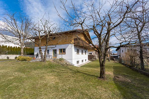 Der große Garten des WIR-Hauses in Mils